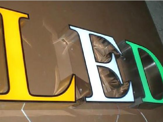 临海介绍LED招牌的基础知识。